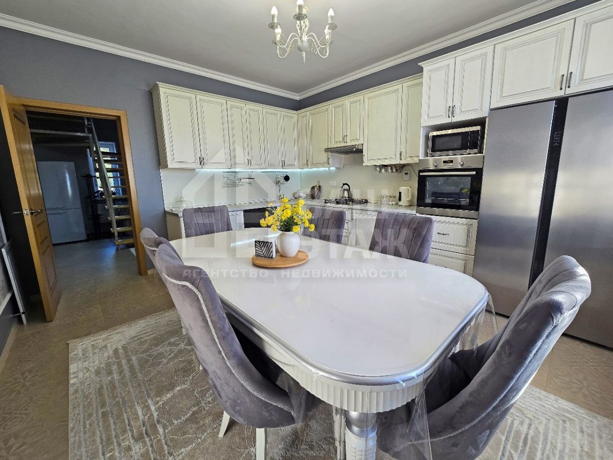 Дом, 195 м², 6 соток