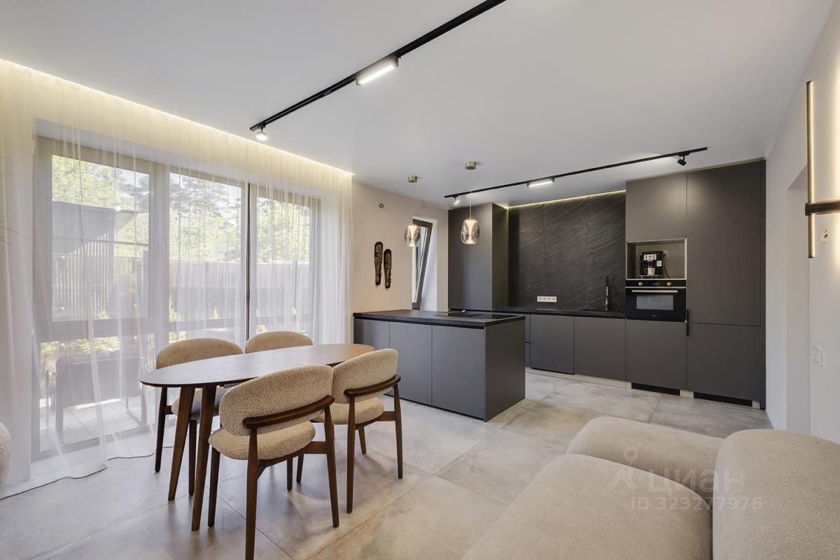 3-этажный таунхаус, 240 м², 3.94 сотки