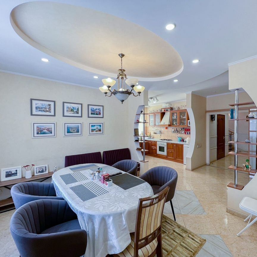 Коттедж, 320 м2, 11 соток