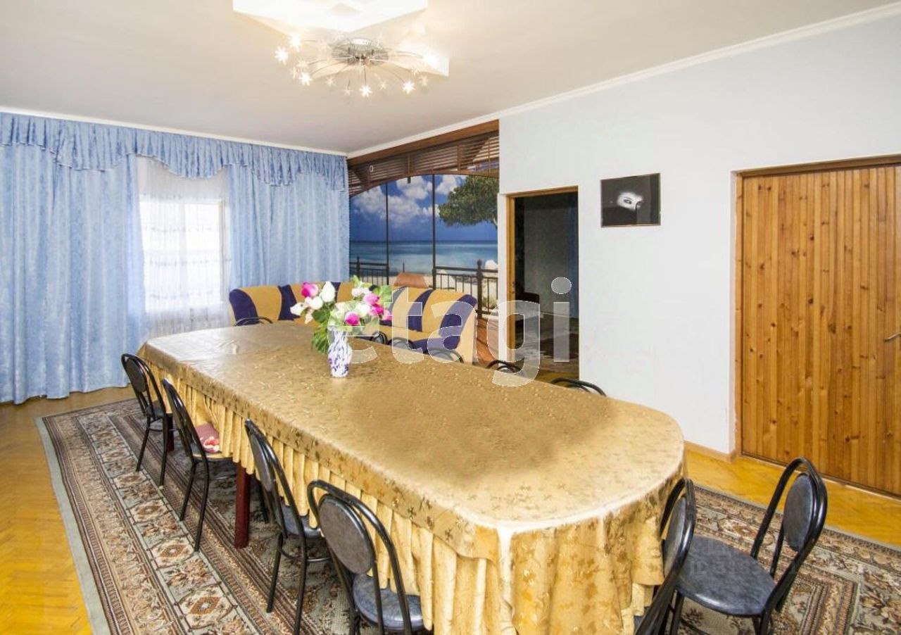 Дом, 525.6 м², 839 соток