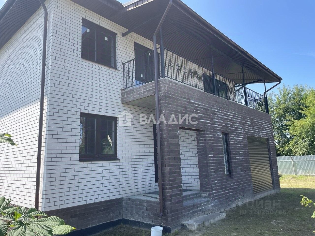 Дом, 200 м², 13.08 соток