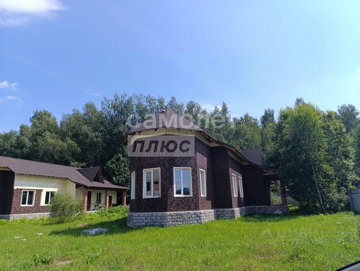 Коттедж, 180 м², 10 соток