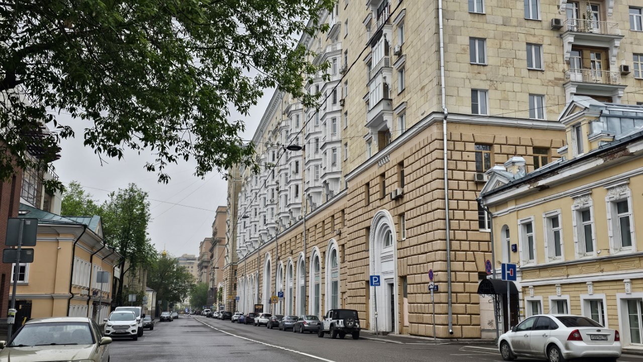 На строительство дома №26 ушло семь лет, зато какой красавец! Фото: Мир Квартир