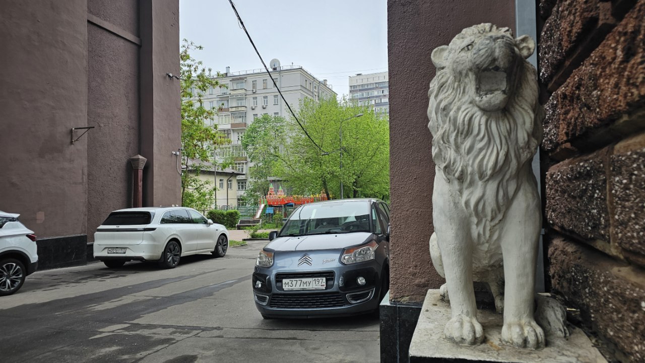 Покой генералитета сторожат львы в арке. Фото: Мир Квартир
