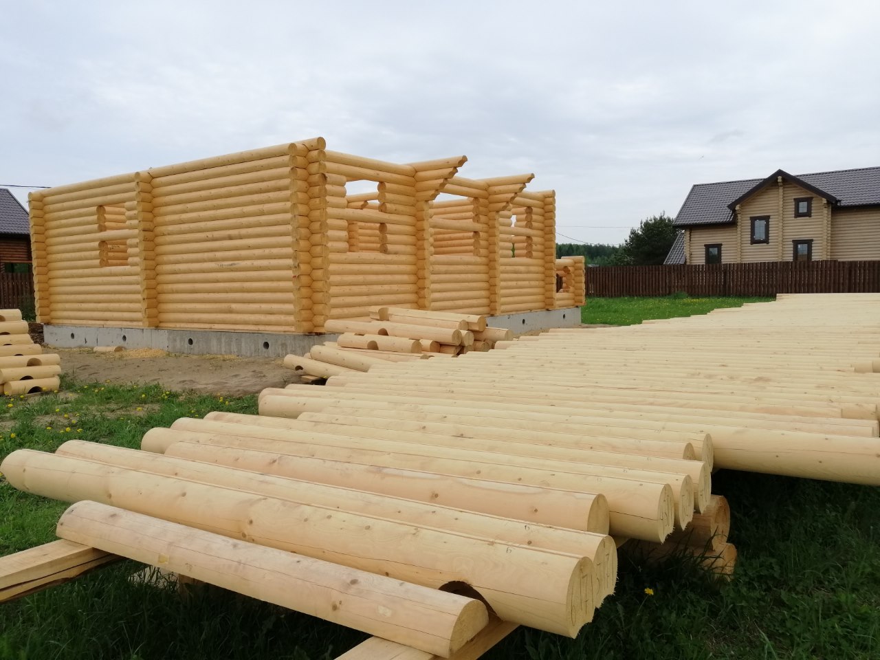 Чтобы не вникать в нюансы строительства, можно воспользоваться услугами технического заказчика. Фото: Мир Квартир