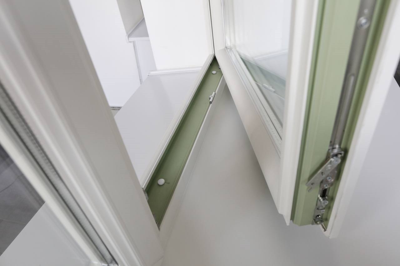 Серый или белый цвет уплотнителя выглядит аккуратно. Фото: Melke