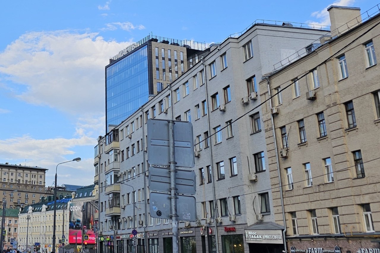 Дом напротив метро. Фото: Мир Квартир