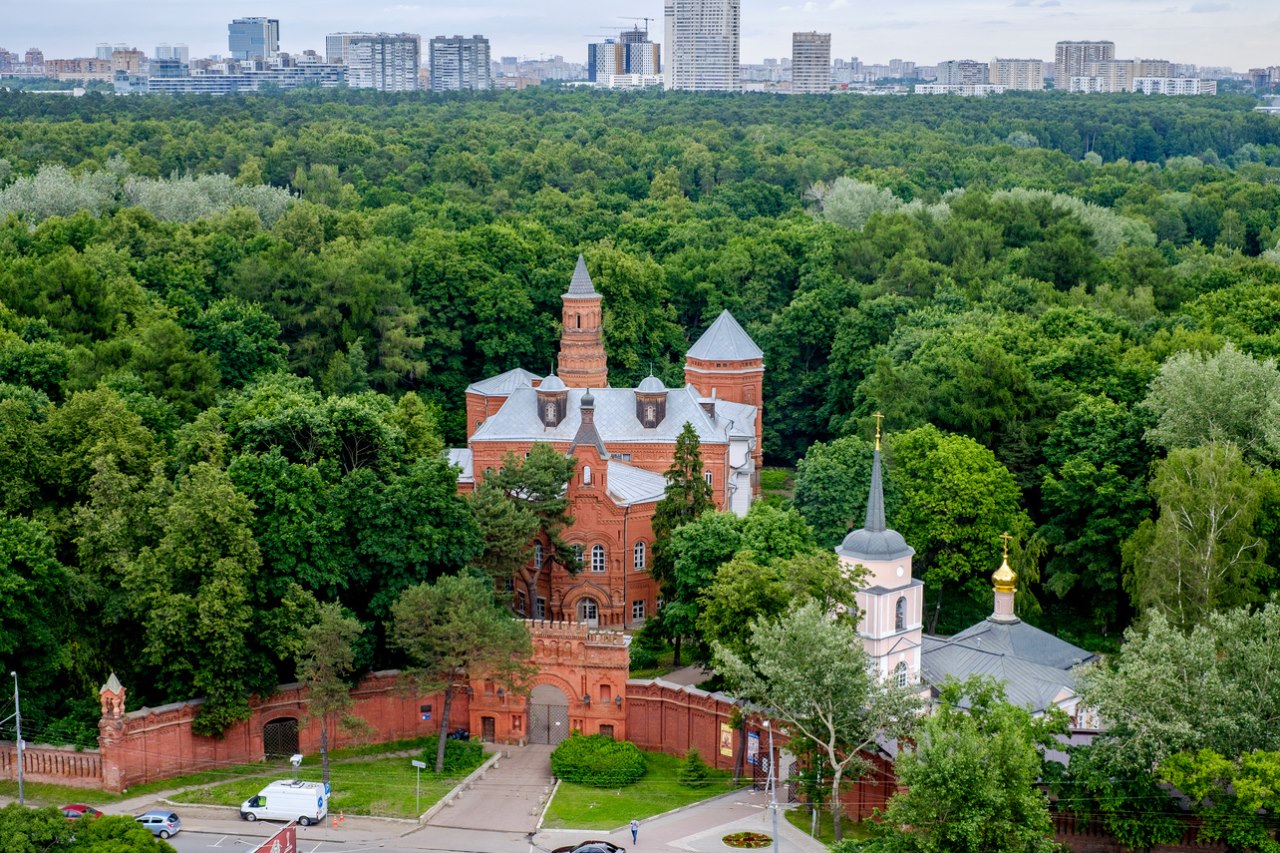 Усадьба Покровское-Глебово-Стрешнево. Фото: © glokaya_kuzdra / Фотобанк Лори