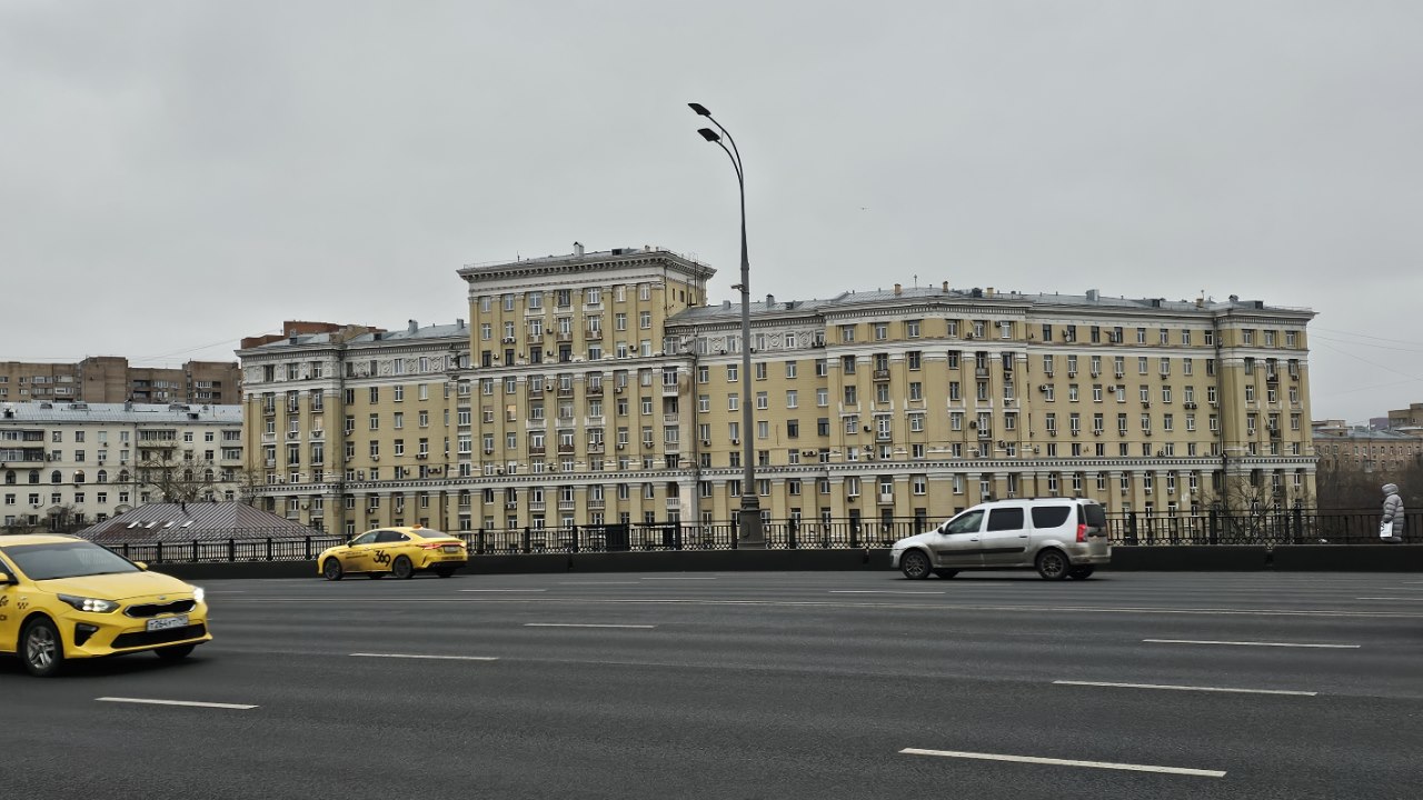 Краснохолмскую набережную застраивали в 1950-1960-е годы. Фото: Мир Квартир