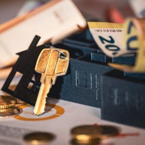 Эксперты дали рекомендации выбирающим между арендой и покупкой квартиры