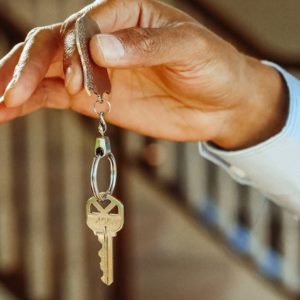 Проверка наймодателя: ключевые моменты для арендаторов квартир