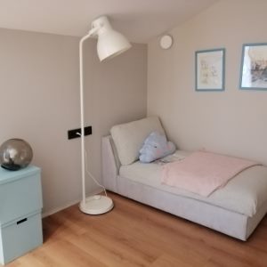 В Москве и Петербурге снизились цены на комнаты