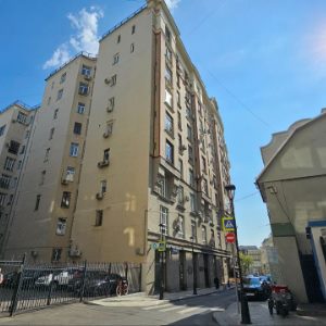 Квартира за 32,6 млн рублей выставлена на торги в первом московском «тучерезе»