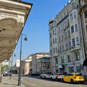 Нескромное обаяние Пречистенки: чем палаты отличаются от хором, какой дом впечатлил Булгакова и где хотела содрать позолоту Айседора Дункан