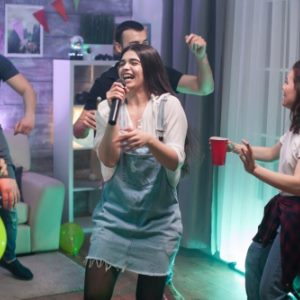 Конфликт с соседями: куда обращаться и как решать проблему?