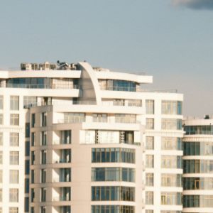 Доля россиян, планирующих арендовать новое жилье с сентября, названа экспертами