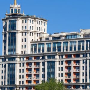 В Москве пересмотрели нормы машино-мест при строительстве новостроек: что изменилось
